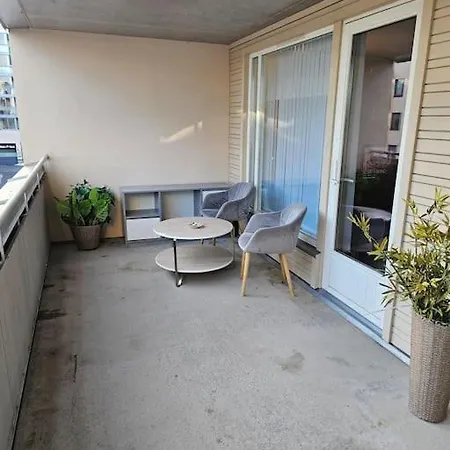 King Size Bed Plus 4beds Free Parking Indoors Apartment *