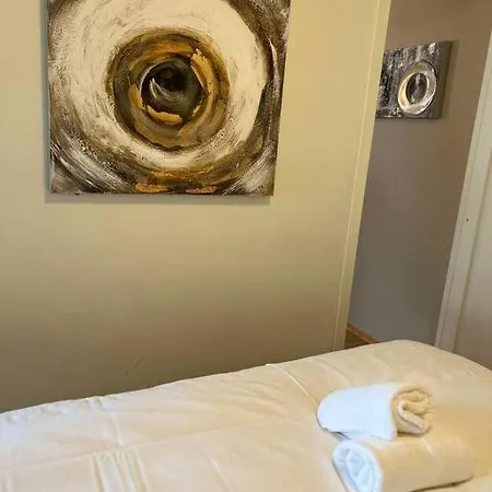 King Size Bed Plus 4beds Free Parking Indoors * Lorenskog